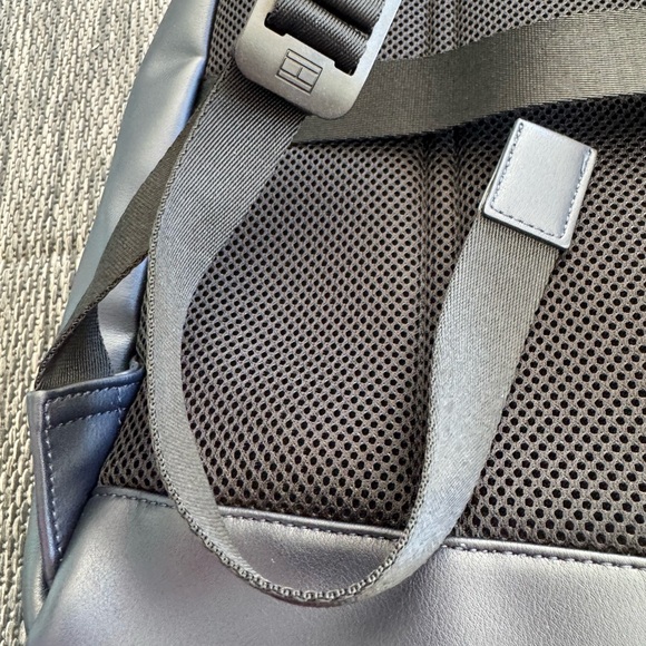 Tommy Hilfiger Backpack - Picture 13 of 14